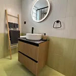 Thymeli Cozy דירה